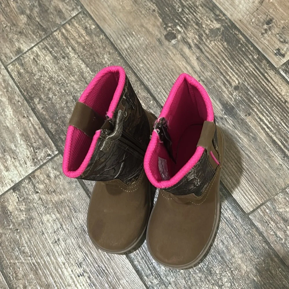 Magellan Girls Brown and Pink Camo Boots - Picture 2 of 8